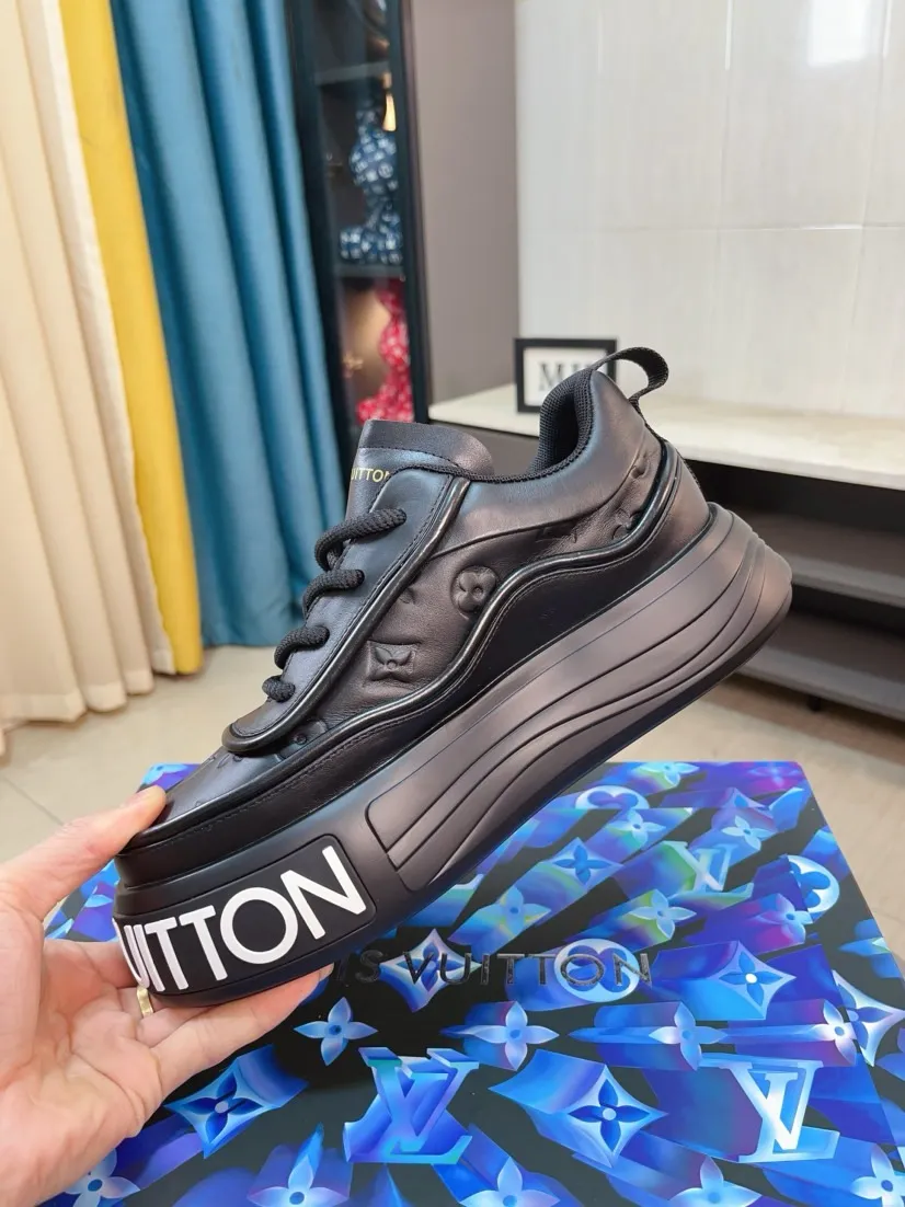 Men's men's shoes 💰560🌸🌸 LV style is novel and fashionable, the upper is made of imported cowhide + LV special materials! Super trendy design! It’s eye-catching! The leather is soft, delicate, shiny and translucent, showing the ultimate in pure handcraftsmanship, and the mesh is soft, comfortable and breathable! Size: 39-44 (38 45 customized)
